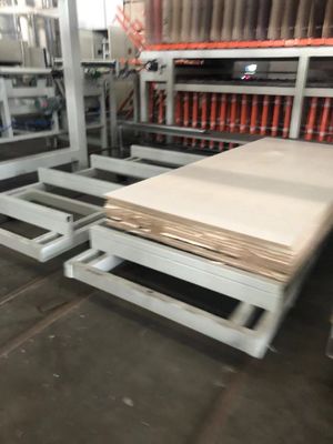kaufen Vollautomatische Hochdruck-Kurzzyklus-Hotpress für Holzplatten MDF-Plattenlaminierung online manufacture