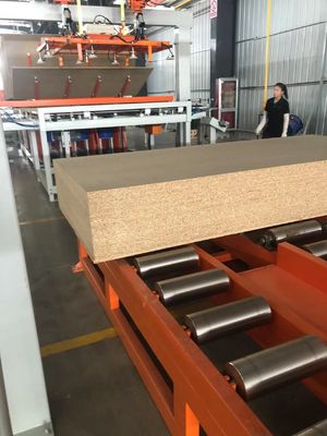 Qualität  Laminating Production Line Short Cycle Press Melamine Hot Press Machine 900T to 1600T usine
