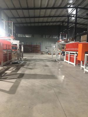 kaufen 15KW Kurzzyklus-Hotpress-Laminationslinie für Möbelplatten 1200 Tonnen online manufacture