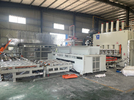 kaufen Maschine zur Herstellung von MDF-Boards Warmpresse automatischer Kurzzyklus-Laminationsproduktionslinie online manufacture