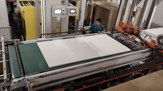 4'×8' Kurzzykluspresslinie für Dekorationsplatten Hydraulische Heißpresse für Sperrholz
