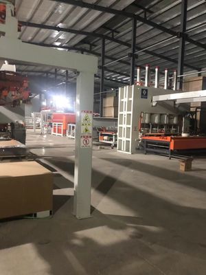 Maschine zur Herstellung von Sperrholzplatten Sperrholzpressmaschine Kurzzykluslinie 400L Min Gasverbrauch